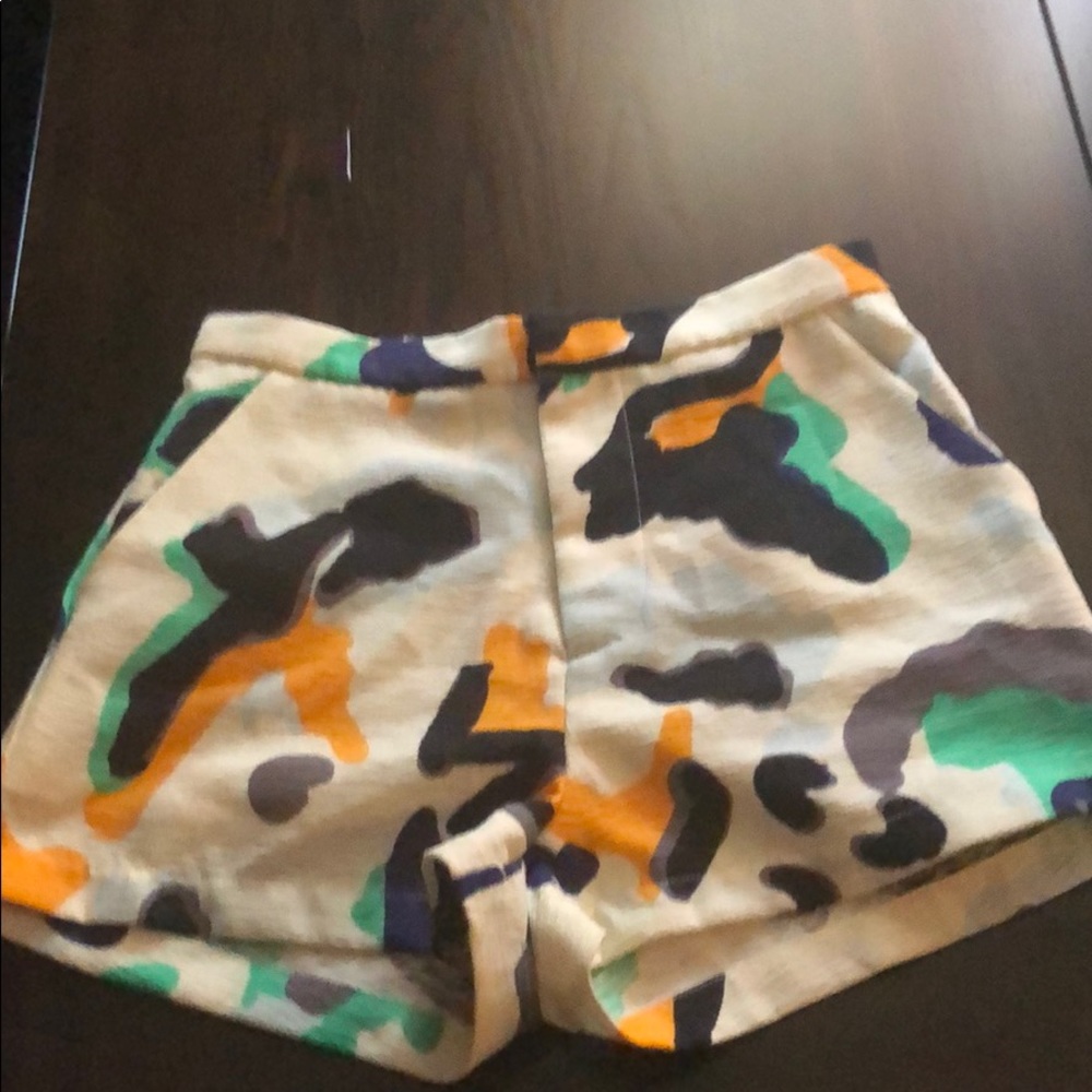 Women’s shorts white Camo pattern Size Small